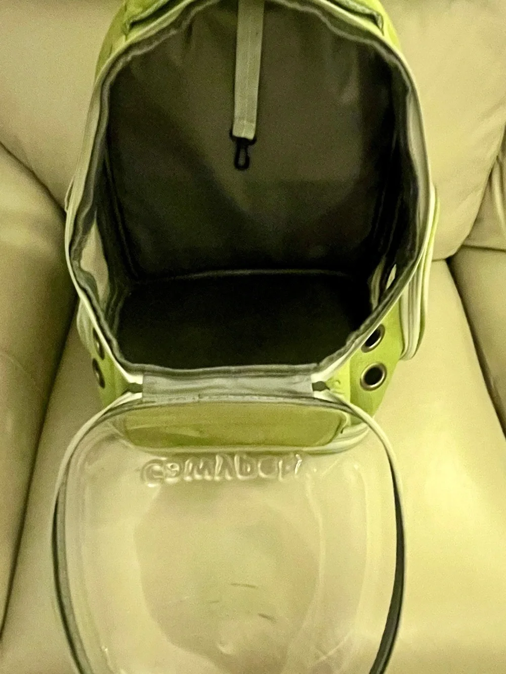 Green Bubble Window Backpack Pet Carrier- breathable, up to 15lbs, like new